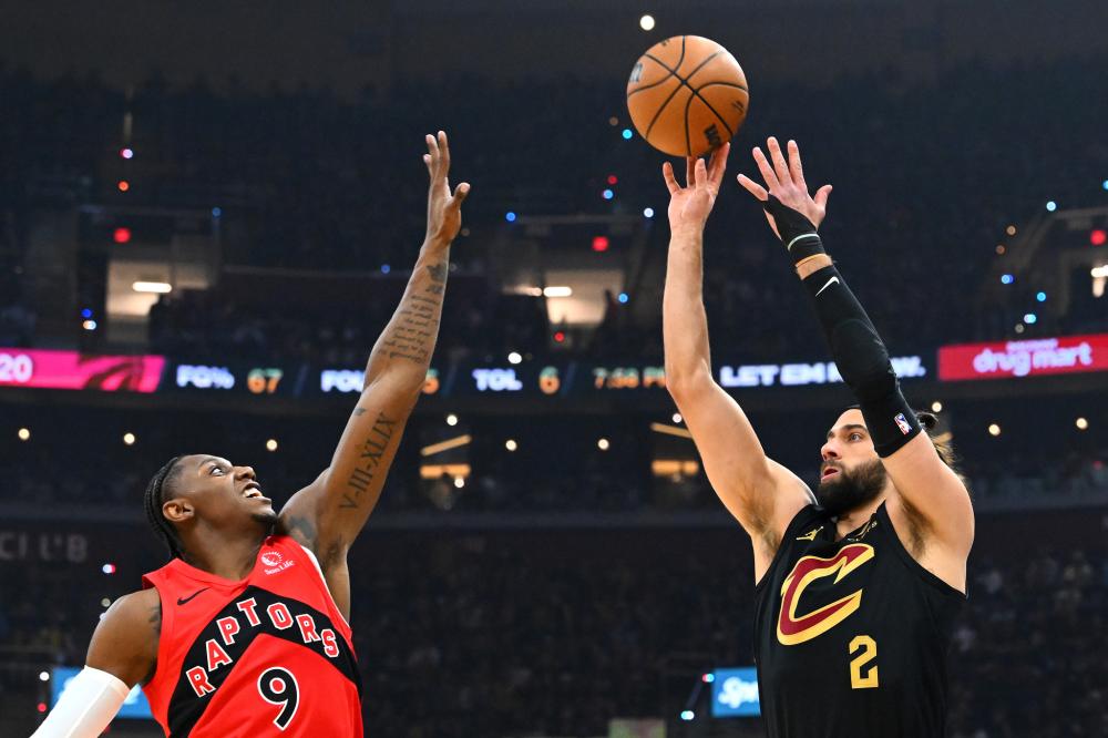 东契奇32分带伤鏖战三分绝平三不沾效率低迷遗憾吞里程悲